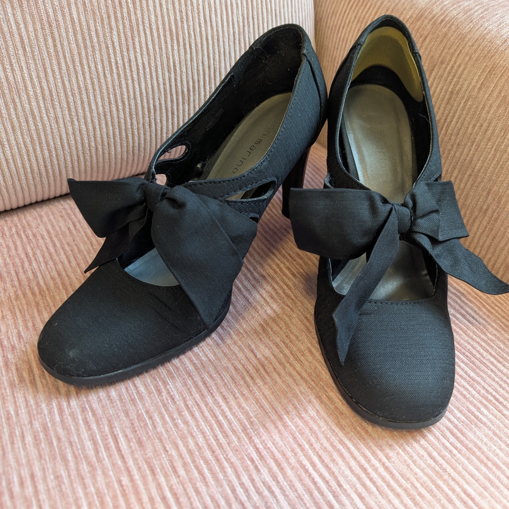 Ann Marino Black Heels with Bow Accent